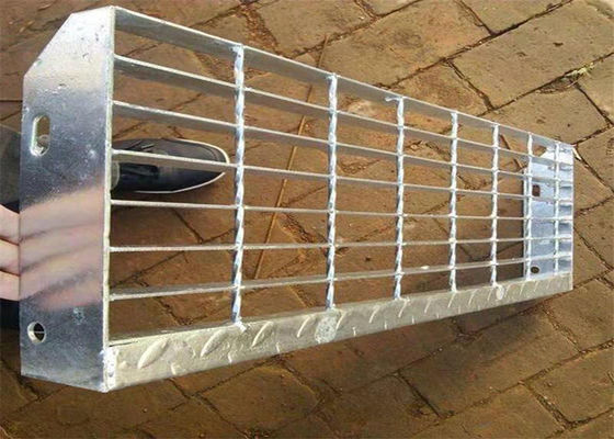 Anti-Slip Glvanized 215mm Width Steel Stair Treads Grating For Industrial Platform Or Construction