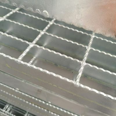 耐久性の高い鋼格子 滑り防止性