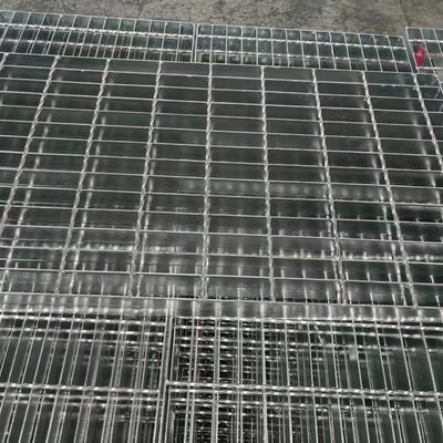 鋼鉄の鉄格子 鋼鉄の鉄格子 鋼鉄の鉄格子 鋼鉄の鉄格子