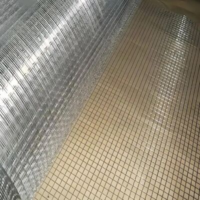 固い溶接網網網 網の大きさと平面が均等で,重労働産業および農業用途に適しています.