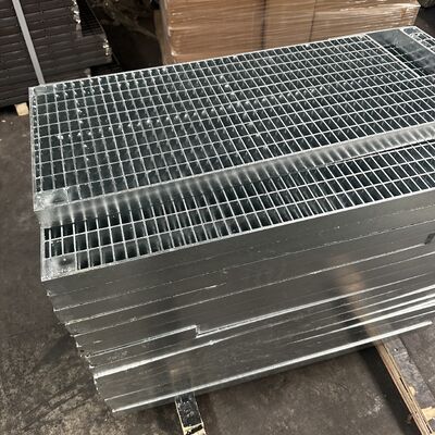 産業用鉄格子には,バランスのとれた負荷性能とコスト効率のために標準的な交差がある.